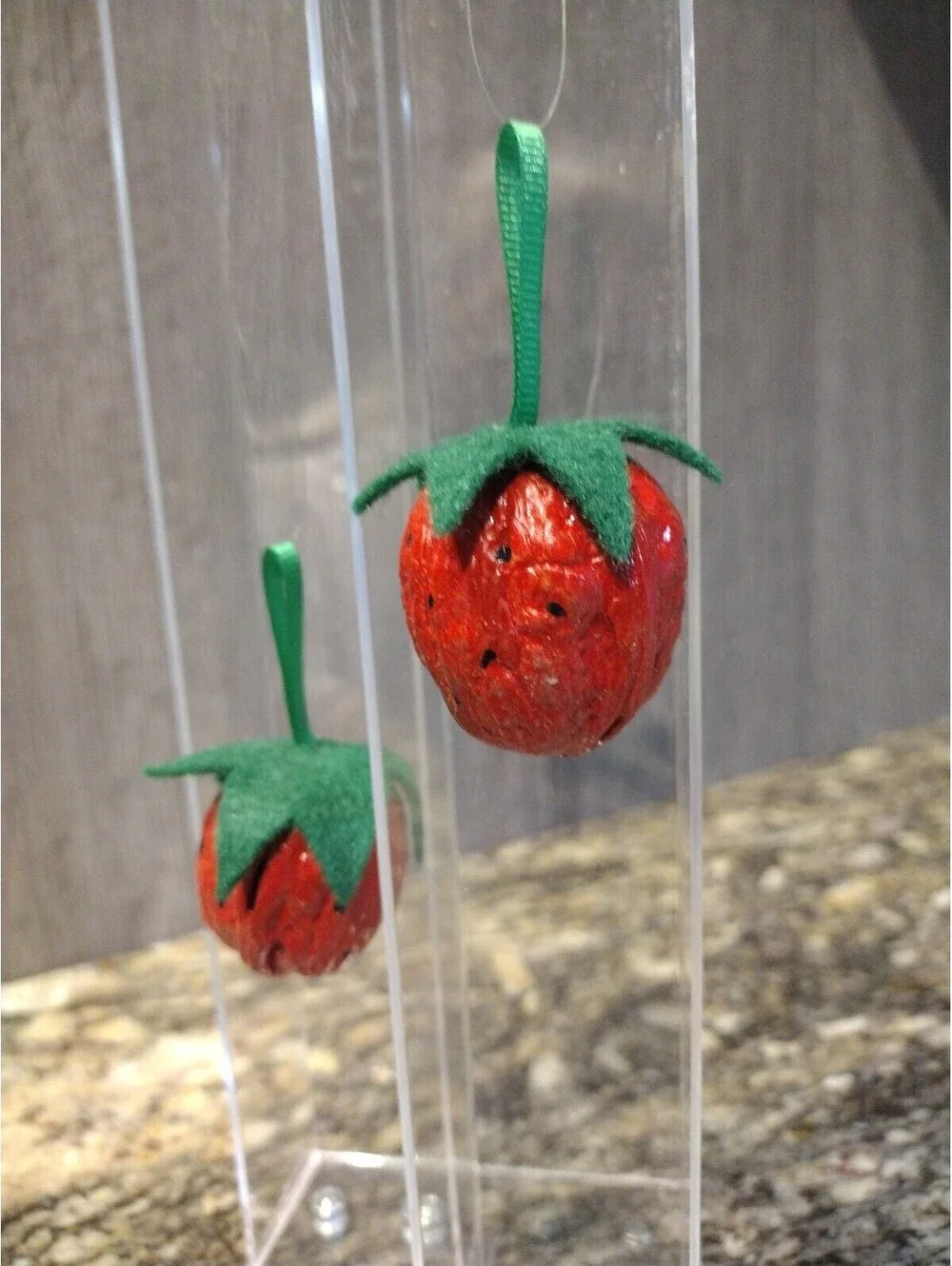 VINTAGE STRAWBERRY WALNUTS HAND PAINTED CHRISTMAS ORNAMENT EUC 1.75